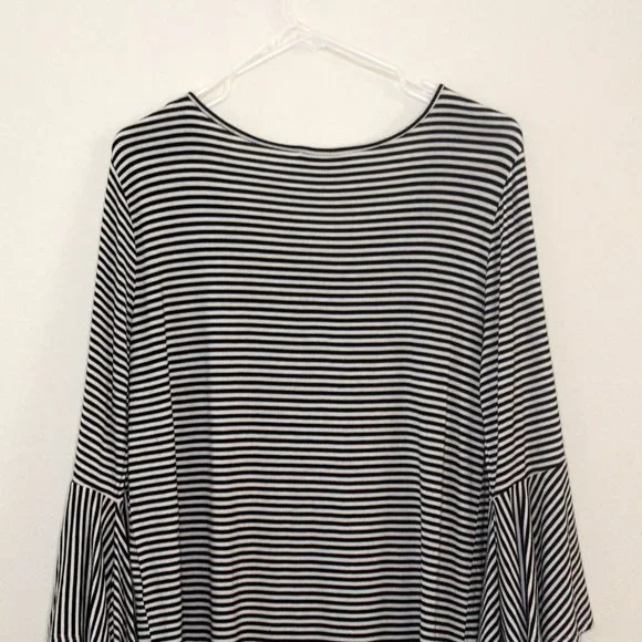 KEREN Hart Bell Sleeve Tunic Size M - Picture 9 of 15